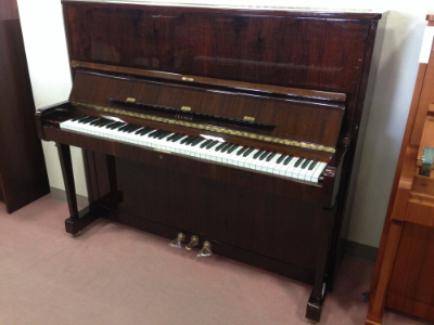 ペトロフの中古ピアノ_P125 F1